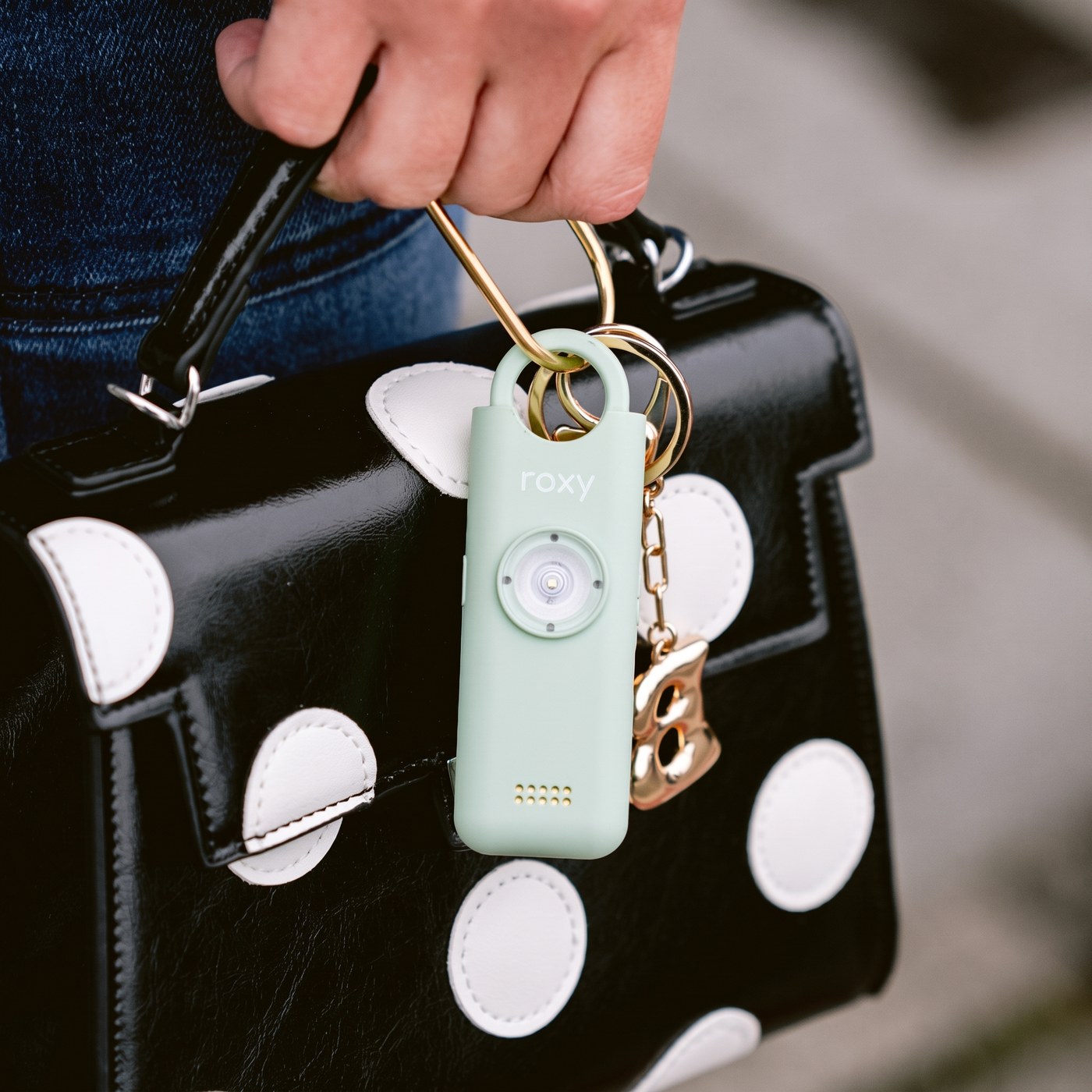 Roxy 2.7 accrochée à un sac, dans le doute tirez