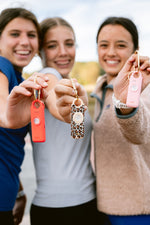 Trois amies avec leur alarme personnelle Roxy 2.7